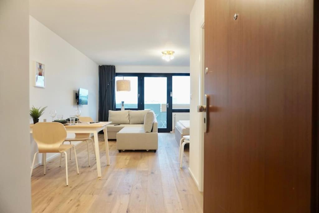 Neu Modernes Apartment In Top Lage, Free Parking Max 1,65M Hoehe Und 1,8M Breite Karlsruhe Extérieur photo