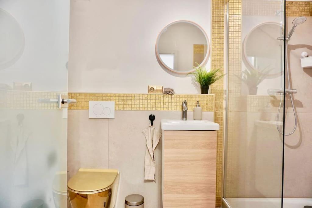 Neu Modernes Apartment In Top Lage, Free Parking Max 1,65M Hoehe Und 1,8M Breite Karlsruhe Extérieur photo