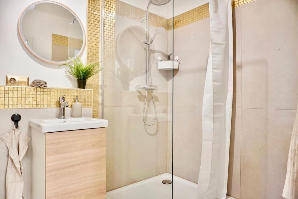 Neu Modernes Apartment In Top Lage, Free Parking Max 1,65M Hoehe Und 1,8M Breite Karlsruhe Extérieur photo