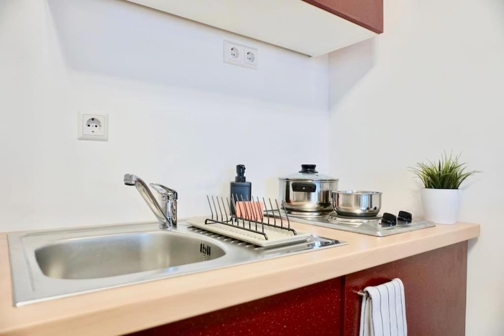 Neu Modernes Apartment In Top Lage, Free Parking Max 1,65M Hoehe Und 1,8M Breite Karlsruhe Extérieur photo