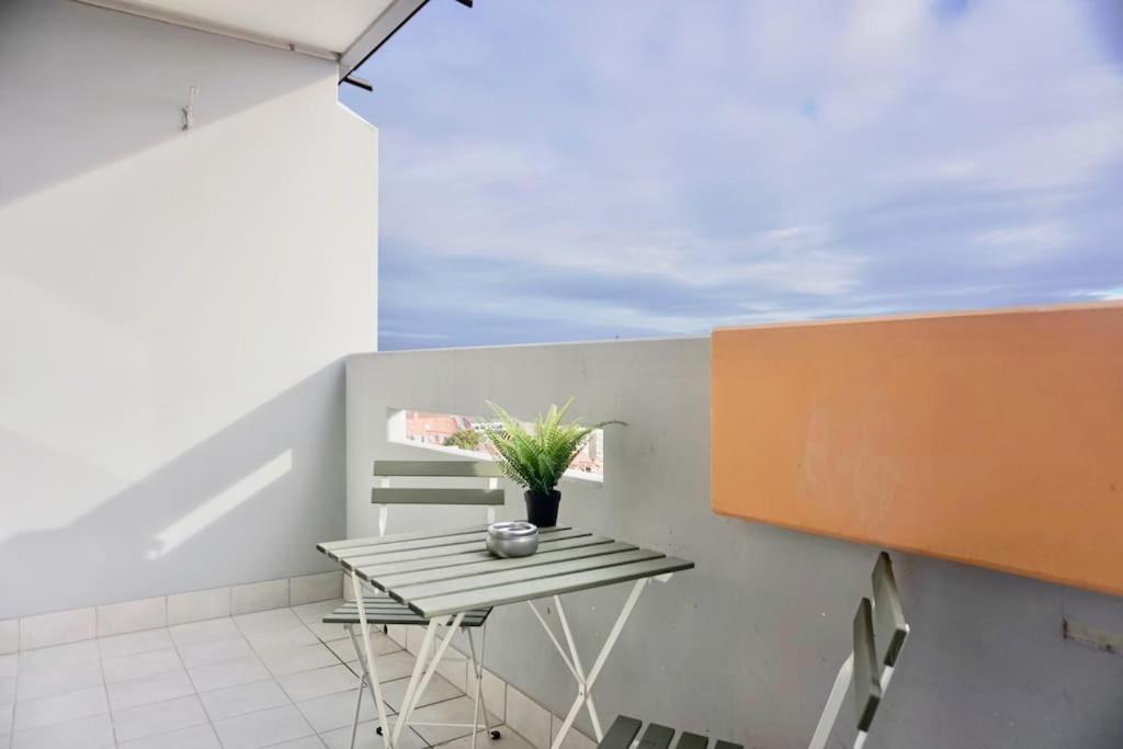 Neu Modernes Apartment In Top Lage, Free Parking Max 1,65M Hoehe Und 1,8M Breite Karlsruhe Extérieur photo